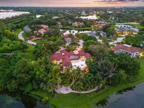 2941 Paddock Ln, Weston, FL 33331