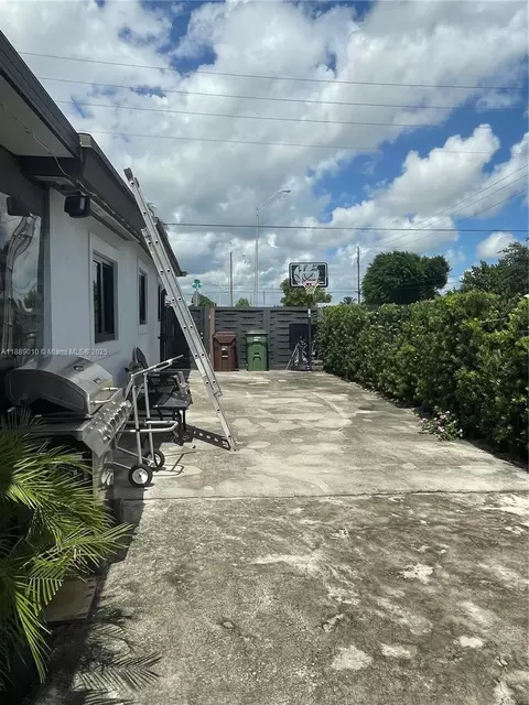Exterior - 390 E 53rd St, Hialeah, FL 33013 photo 6 of 9