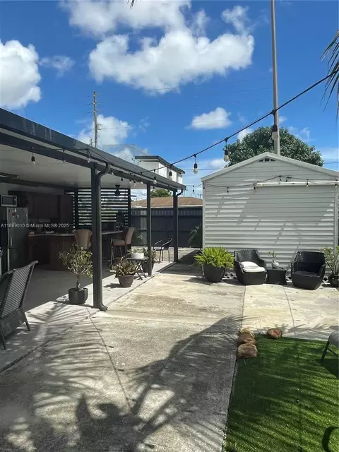 Exterior - 390 E 53rd St, Hialeah, FL 33013 photo 8 of 9