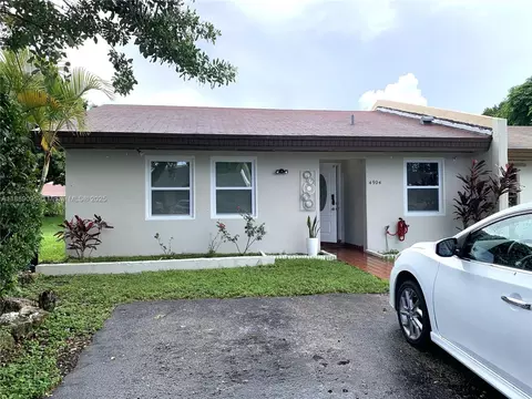 4904 SW 139th Ct, Miami, FL 33175