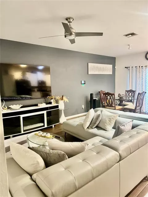 4039 NW 11th St, Lauderhill, FL 33313