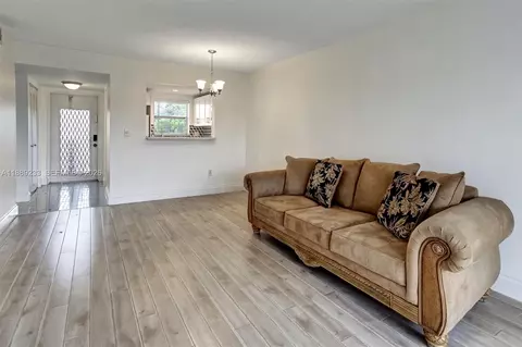 9010 Sunrise Lakes Blvd #306, Sunrise, FL 33322