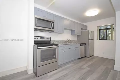 301 Gardens Dr #102, Pompano Beach, FL 33069
