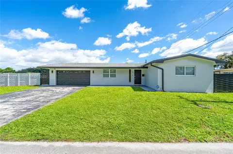 1621 NW 85th Way, Pembroke Pines, FL 33024