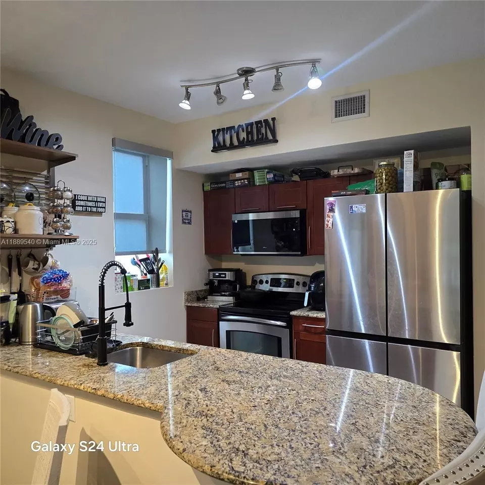Kitchen - 7280 SW 90th St #301, Miami, FL 33156 photo 2 of 2