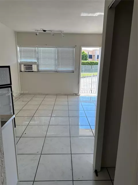 26 Diplomat Pkwy #2248, Hallandale Beach, FL 33009