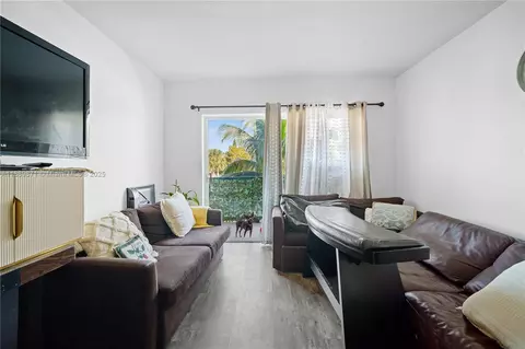 1450 NE 170th St #202, North Miami Beach, FL 33162