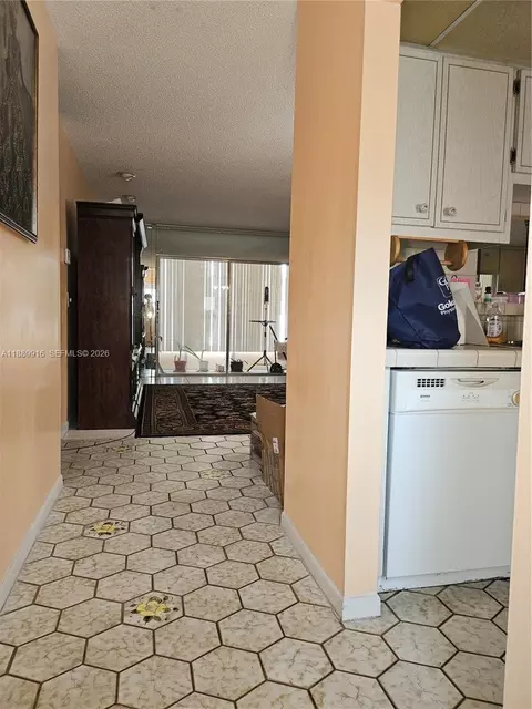 5121 W Oakland Park Blvd #211, Lauderdale Lakes, FL 33313
