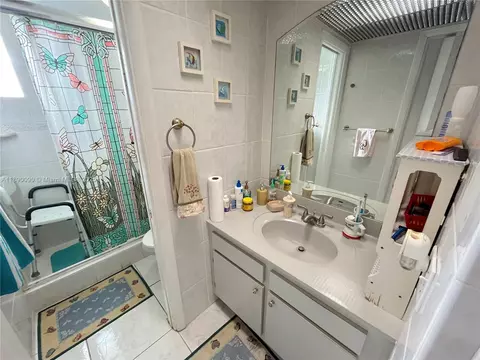 Bath - 1320 W 71st St, Hialeah, FL 33014 photo 4 of 6