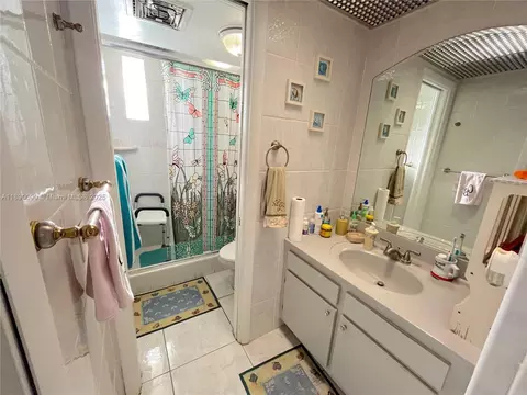 Bath - 1320 W 71st St, Hialeah, FL 33014 photo 3 of 6