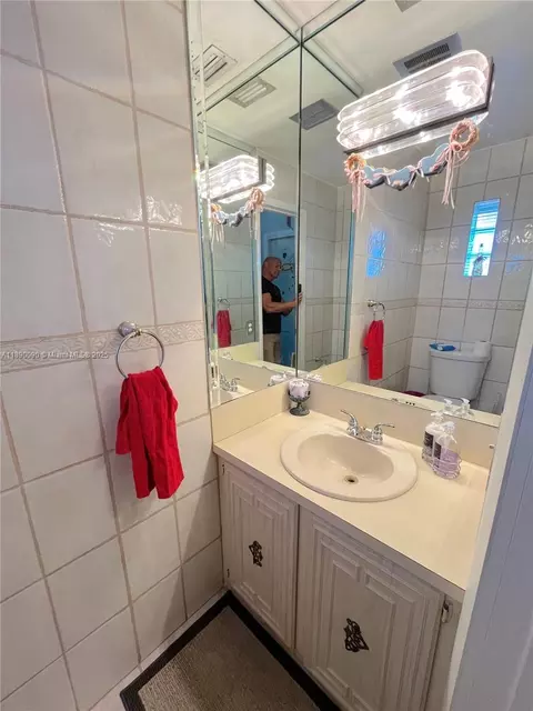 Bath - 1320 W 71st St, Hialeah, FL 33014 photo 2 of 6