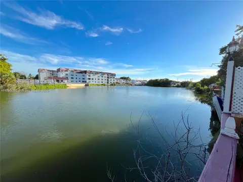 View/Area - 1320 W 71st St, Hialeah, FL 33014 photo 2 of 5