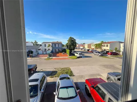 View/Area - 1320 W 71st St, Hialeah, FL 33014 photo 1 of 5