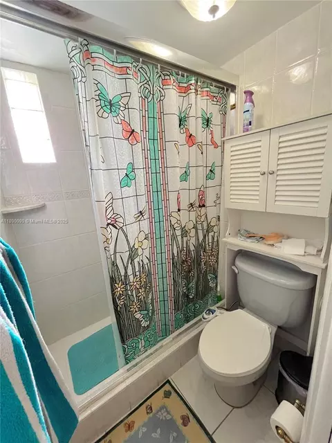 Bath - 1320 W 71st St, Hialeah, FL 33014 photo 5 of 6