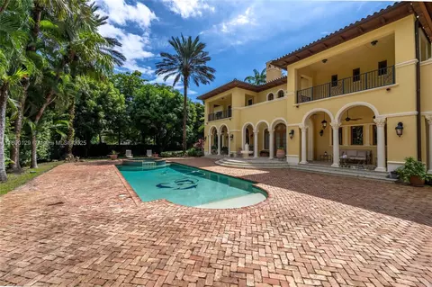 Exterior - 5785 SW 96th St, Pinecrest, FL 33156 photo 2 of 6