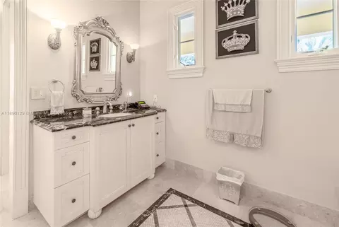 Bath - 5785 SW 96th St, Pinecrest, FL 33156 photo 2 of 6
