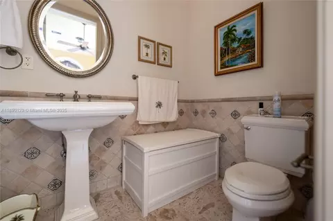 Bath - 5785 SW 96th St, Pinecrest, FL 33156 photo 5 of 6