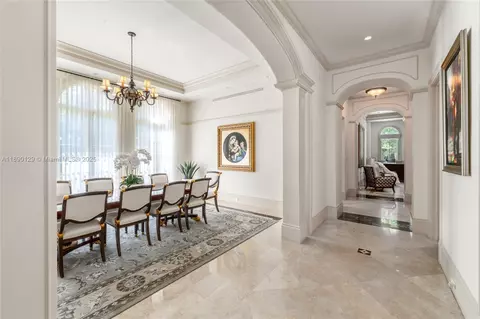 Entry Way - 5785 SW 96th St, Pinecrest, FL 33156 photo 3 of 4
