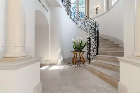Entry Way - 5785 SW 96th St, Pinecrest, FL 33156 photo 2 of 4