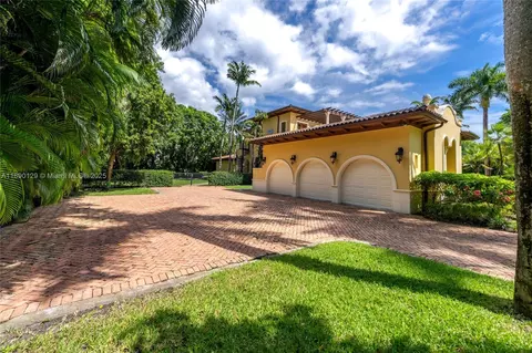 Exterior - 5785 SW 96th St, Pinecrest, FL 33156 photo 3 of 6
