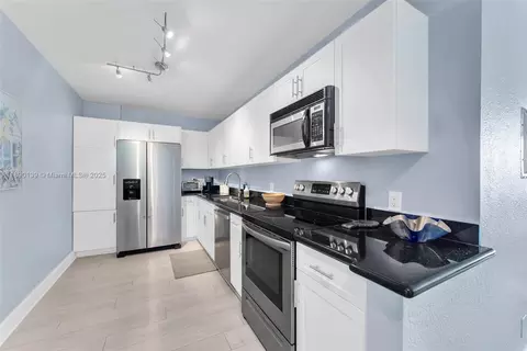 401 69th St #1606, Miami Beach, FL 33141