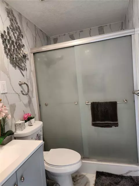 4361 NW 35th Ave, Lauderdale Lakes, FL 33309
