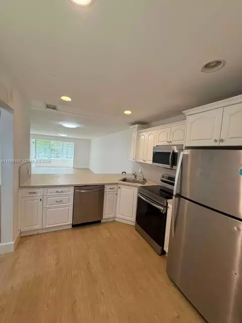 1550 NE 191st St #310, Miami, FL 33179