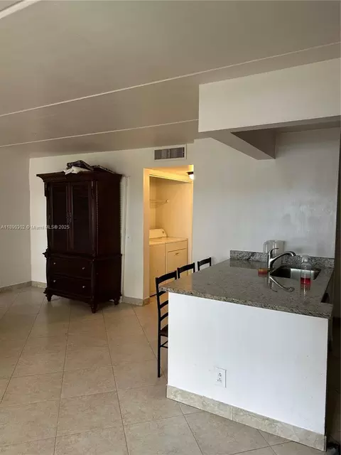 805 Meadows Cir #805, Boynton Beach, FL 33436
