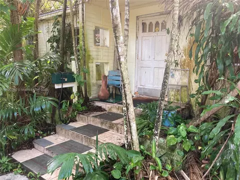 6600 SW 64th Ct, South Miami, FL 33143