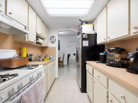 Kitchen - 911 E 14th Pl, Hialeah, FL 33010 photo 4 of 5