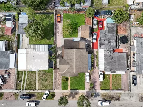 View/Area - 911 E 14th Pl, Hialeah, FL 33010 photo 2 of 5