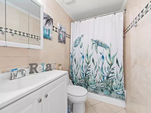 Bath - 911 E 14th Pl, Hialeah, FL 33010 photo 2 of 3
