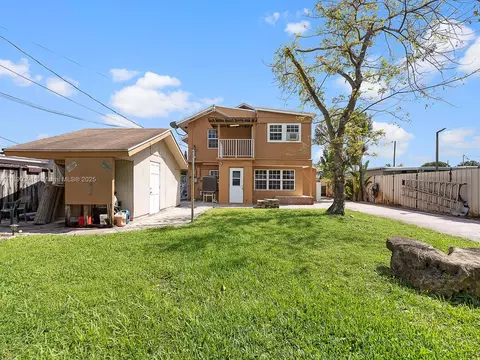 Exterior - 911 E 14th Pl, Hialeah, FL 33010 photo 5 of 10