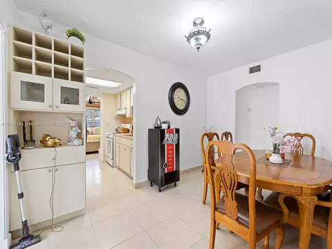 Dining - 911 E 14th Pl, Hialeah, FL 33010 photo 1 of 2