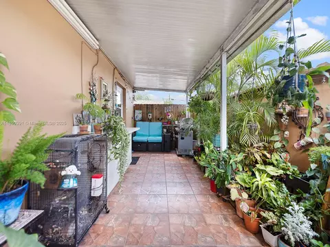 Exterior - 911 E 14th Pl, Hialeah, FL 33010 photo 10 of 10