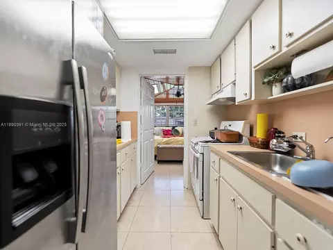 Kitchen - 911 E 14th Pl, Hialeah, FL 33010 photo 3 of 5