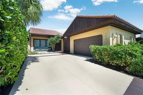 1017 NE 202nd Ln, Miami, FL 33179