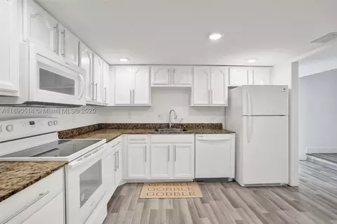4026 Inverrary Dr #8A, Lauderhill, FL 33319
