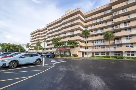 250 Jacaranda Dr #305, Plantation, FL 33324