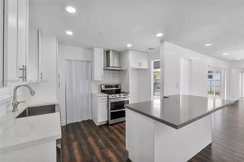 Kitchen - 2261 Utopia Dr, Miramar, FL 33023 photo 1 of 5