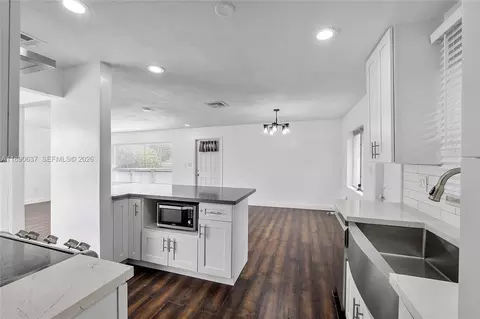 Kitchen - 2261 Utopia Dr, Miramar, FL 33023 photo 5 of 5
