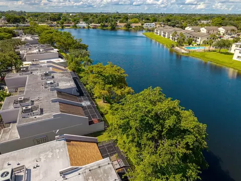 11225 NW 16th Ct, Pembroke Pines, FL 33026