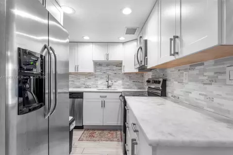 2970 NE 16th Ave #208, Oakland Park, FL 33334