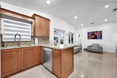 3135 W 72nd Ter, Hialeah, FL 33018 photo 18