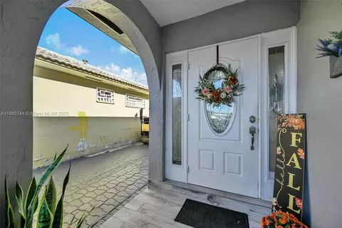 3135 W 72nd Ter, Hialeah, FL 33018 photo 6