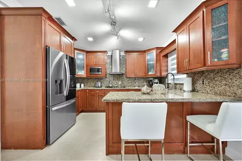 3135 W 72nd Ter, Hialeah, FL 33018 photo 14