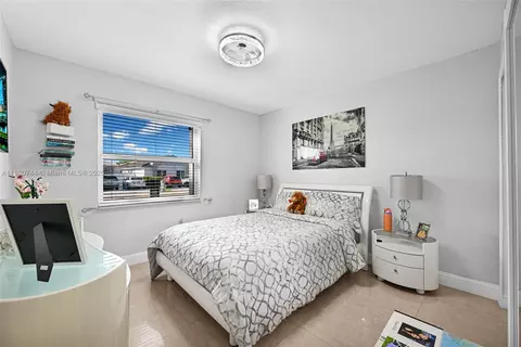 3135 W 72nd Ter, Hialeah, FL 33018 photo 32