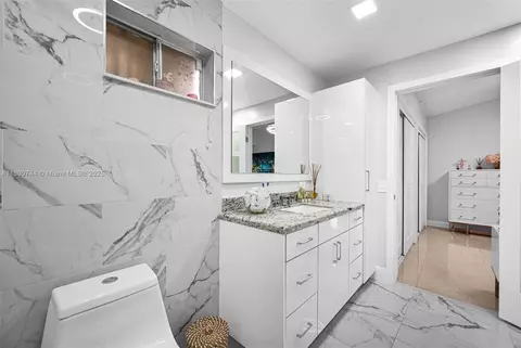 3135 W 72nd Ter, Hialeah, FL 33018 photo 30