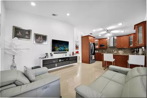 3135 W 72nd Ter, Hialeah, FL 33018 photo 13
