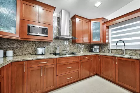 3135 W 72nd Ter, Hialeah, FL 33018 photo 16